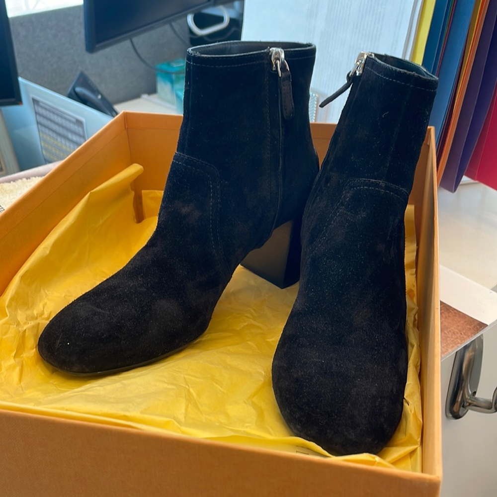 Tod’s Black Suede Boots